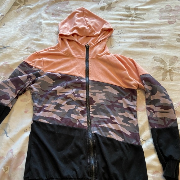 Long Fitted Hoodie - Picture 4 of 7